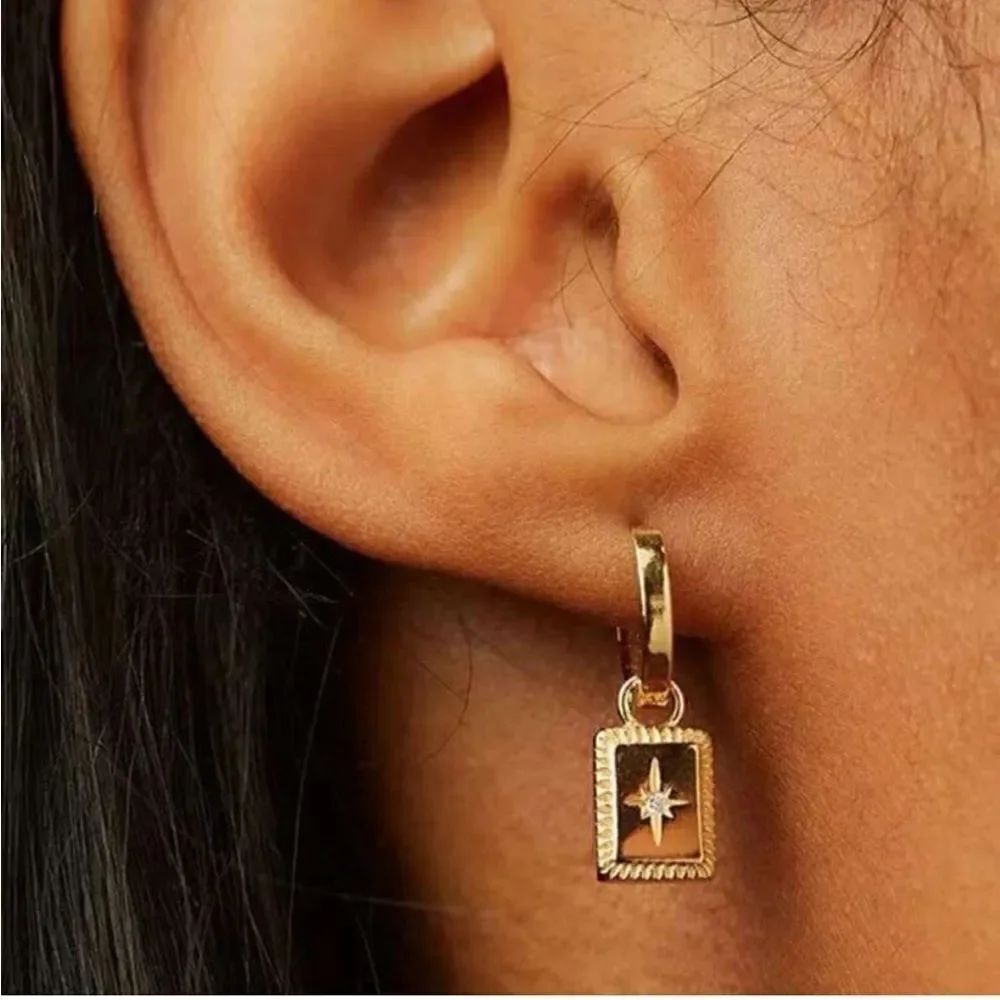 Gold Star Charm Earrings bN1443